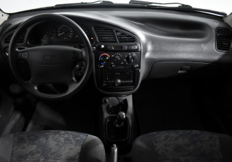 Подержанный автомобиль Chevrolet Lanos 2007 года (14 фото)