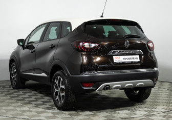 Подержанный автомобиль Renault Kaptur 2017 года (7 фото)