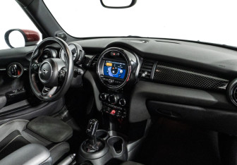 Подержанный автомобиль MINI Hatch 2020 года (9 фото)