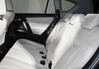 Подержанный автомобиль Toyota RAV4 2019 года (12 фото)