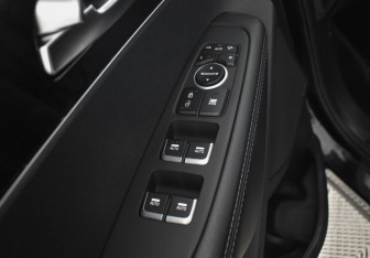Подержанный автомобиль Kia Sorento 2016 года (22 фото)