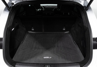 Подержанный автомобиль Geely Monjaro 2023 года (24 фото)