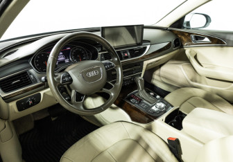 Подержанный автомобиль Audi A6 Sedan 2015 года (11 фото)