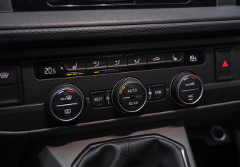 Подержанный автомобиль Volkswagen Caravelle 2020 года (17 фото)