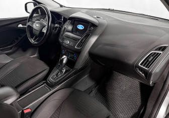 Подержанный автомобиль Ford Focus Sedan 2018 года (13 фото)