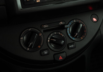 Подержанный автомобиль Nissan Note 2008 года (15 фото)