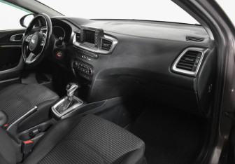 Подержанный автомобиль Kia Ceed Wagon 2019 года (12 фото)