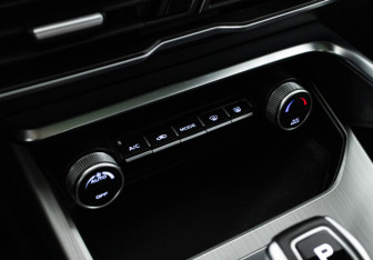 Подержанный автомобиль Geely Coolray 2021 года (18 фото)