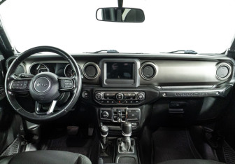 Подержанный автомобиль Jeep Wrangler 2020 года (13 фото)