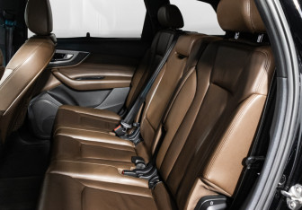 Подержанный автомобиль Audi Q7 2017 года (10 фото)