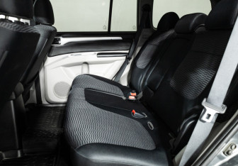 Подержанный автомобиль Mitsubishi Pajero Sport 2013 года (10 фото)