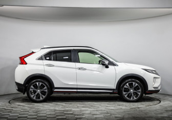 Подержанный автомобиль Mitsubishi Eclipse Cross 2018 года (4 фото)