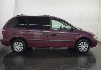 Подержанный автомобиль Chrysler Voyager 2002 года (4 фото)