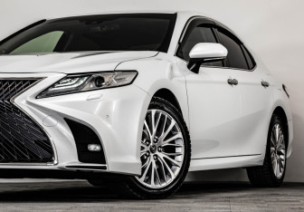 Подержанный автомобиль Toyota Camry Sedan 2019 года (2 фото)