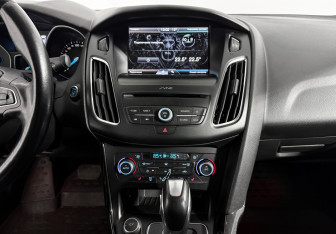Подержанный автомобиль Ford Focus Sedan 2016 года (16 фото)