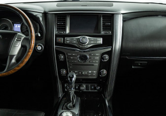 Подержанный автомобиль Infiniti QX80 2014 года (14 фото)