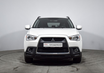 Подержанный автомобиль Mitsubishi ASX 2011 года (2 фото)