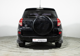Подержанный автомобиль Toyota RAV4 2008 года (6 фото)