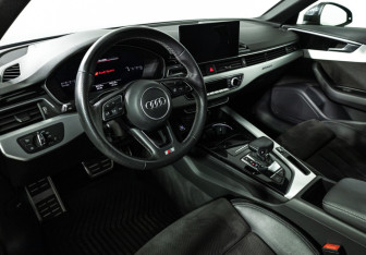 Подержанный автомобиль Audi A4 Sedan 2021 года (11 фото)