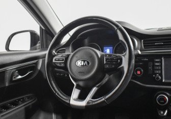 Подержанный автомобиль Kia Rio Hatchback 2019 года (14 фото)