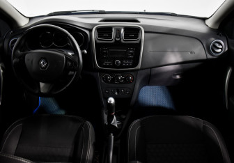 Подержанный автомобиль Renault Logan Sedan 2014 года (13 фото)