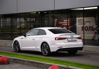 Подержанный автомобиль Audi A5 Coupe 2019 года (8 фото)