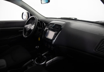 Подержанный автомобиль Mitsubishi ASX 2012 года (13 фото)