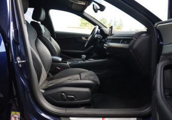 Подержанный автомобиль Audi A4 Sedan 2018 года (27 фото)
