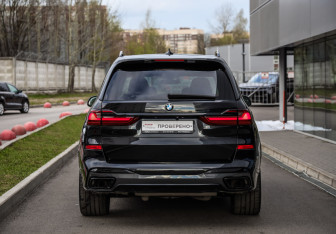 Подержанный автомобиль BMW X7 2019 года (8 фото)