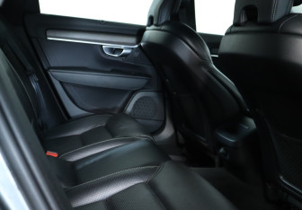 Подержанный автомобиль Volvo V90 Cross Country 2019 года (21 фото)