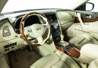 Подержанный автомобиль Infiniti FX 2010 года (11 фото)