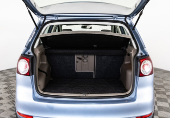 Подержанный автомобиль Volkswagen Golf Plus 2011 года (21 фото)