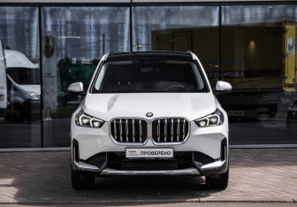 Подержанный автомобиль BMW X1 2024 года (4 фото)