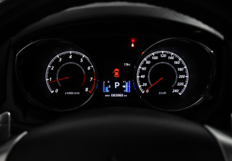 Подержанный автомобиль Mitsubishi ASX 2011 года (18 фото)