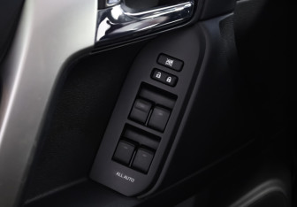 Подержанный автомобиль Toyota Land Cruiser Prado 2016 года (13 фото)