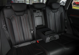 Подержанный автомобиль Audi Q5 2021 года (29 фото)