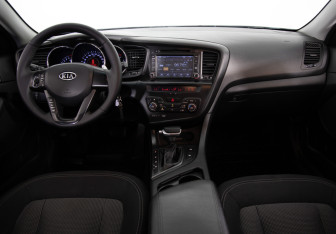 Подержанный автомобиль Kia Optima Sedan 2012 года (10 фото)