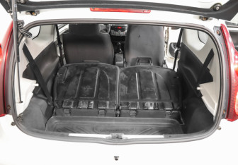 Подержанный автомобиль Peugeot 107 2012 года (20 фото)