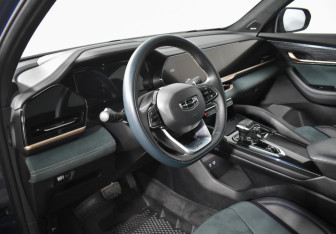 Подержанный автомобиль Geely Monjaro 2023 года (9 фото)