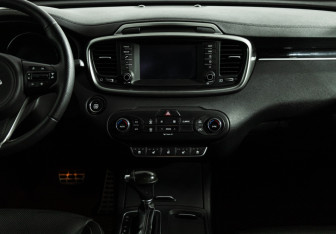 Подержанный автомобиль Kia Sorento 2017 года (14 фото)