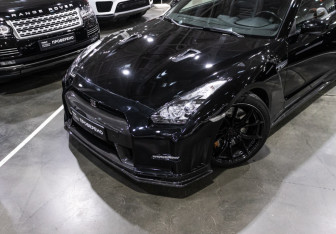 Подержанный автомобиль Nissan GT-R 2011 года (24 фото)