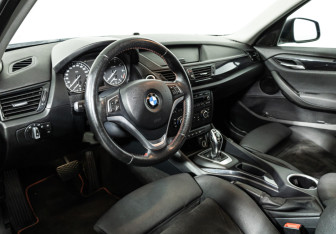 Подержанный автомобиль BMW X1 2013 года (11 фото)