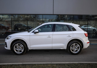 Подержанный автомобиль Audi Q5 2022 года (7 фото)