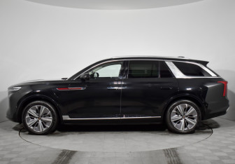 Подержанный автомобиль Hongqi E-HS9 2021 года (8 фото)