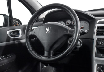 Подержанный автомобиль Peugeot 307 Hatchback 2007 года (14 фото)