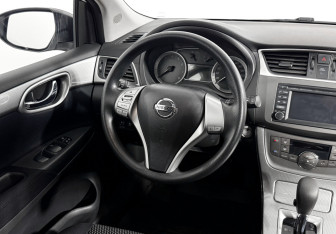 Подержанный автомобиль Nissan Tiida Hatchback 2015 года (14 фото)