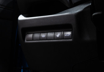 Подержанный автомобиль Toyota RAV4 2020 года (14 фото)