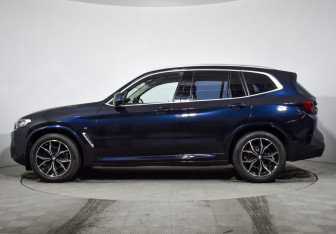 Подержанный автомобиль BMW X3 2022 года (8 фото)
