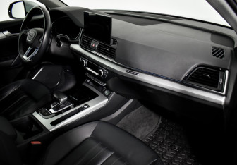 Подержанный автомобиль Audi Q5 2021 года (13 фото)