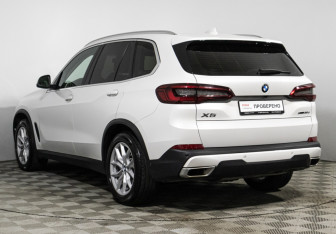 Подержанный автомобиль BMW X5 2019 года (7 фото)